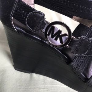 Wedge 🖤 shoE ~sexy zipper at the back